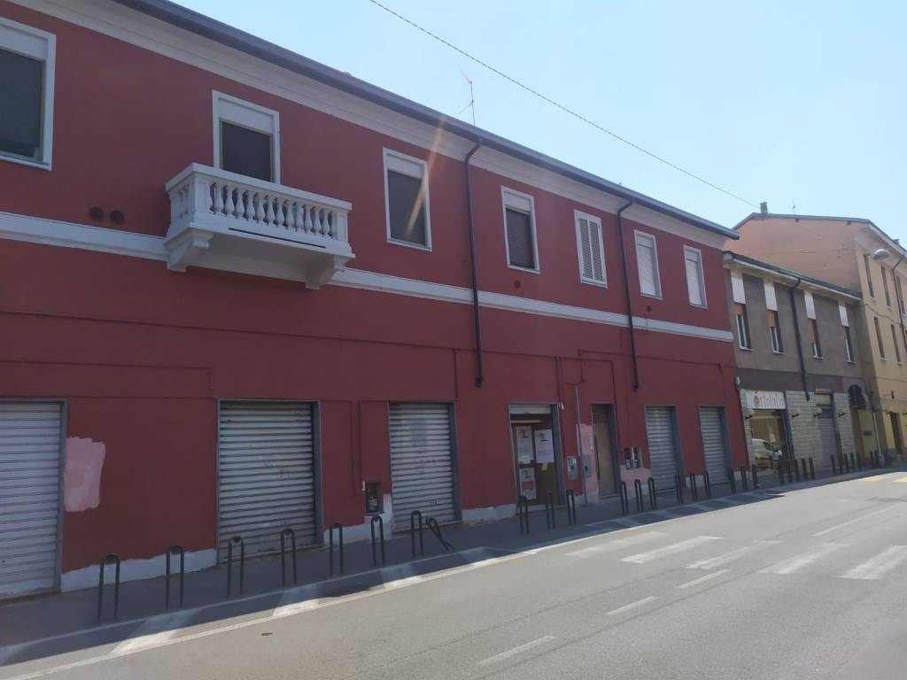 negozio in affitto a Paderno Dugnano in zona Palazzolo Milanese