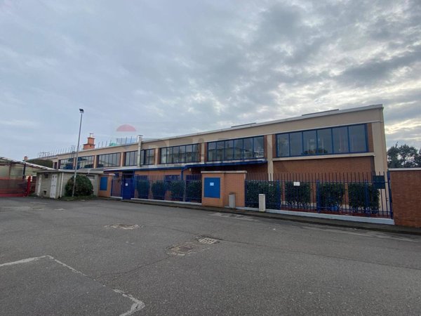 locale di sgombero in affitto a Paderno Dugnano