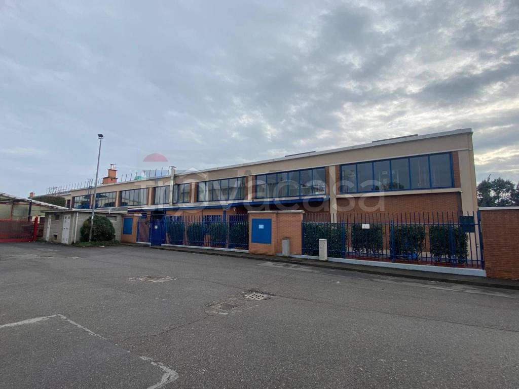 locale di sgombero in affitto a Paderno Dugnano