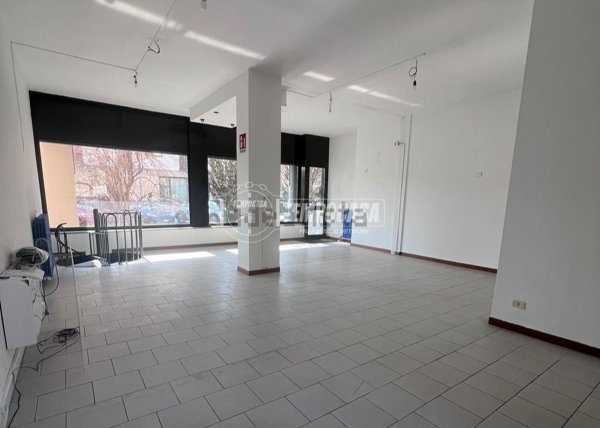 locale commerciale in affitto a Paderno Dugnano