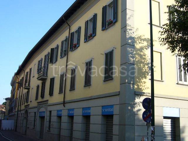 negozio in affitto a Paderno Dugnano