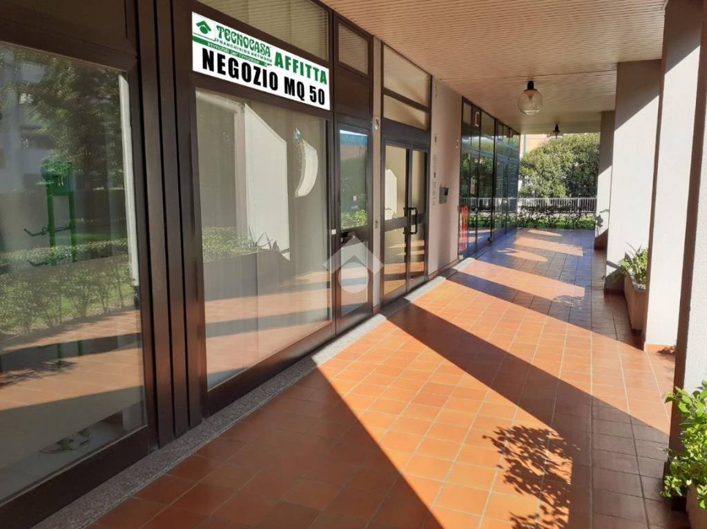 negozio in affitto a Paderno Dugnano