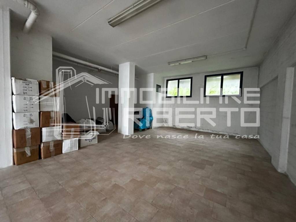 locale commerciale in affitto a Paderno Dugnano