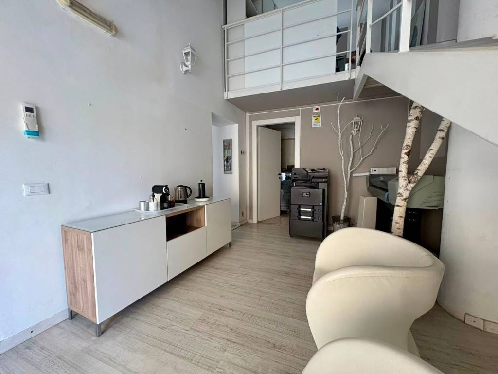 negozio in affitto a Paderno Dugnano in zona Palazzolo Milanese