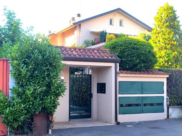 casa indipendente in affitto a Paderno Dugnano in zona Incirano