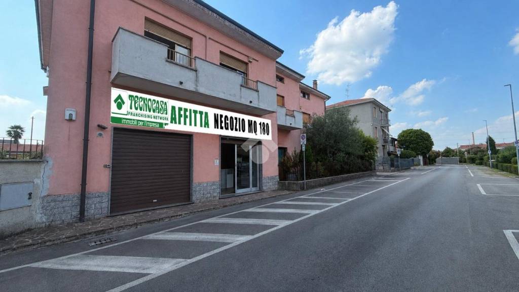negozio in affitto a Paderno Dugnano in zona Palazzolo Milanese