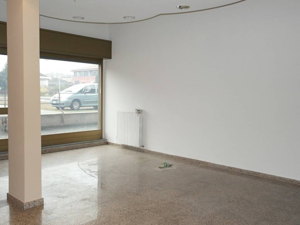 negozio in affitto a Pantigliate