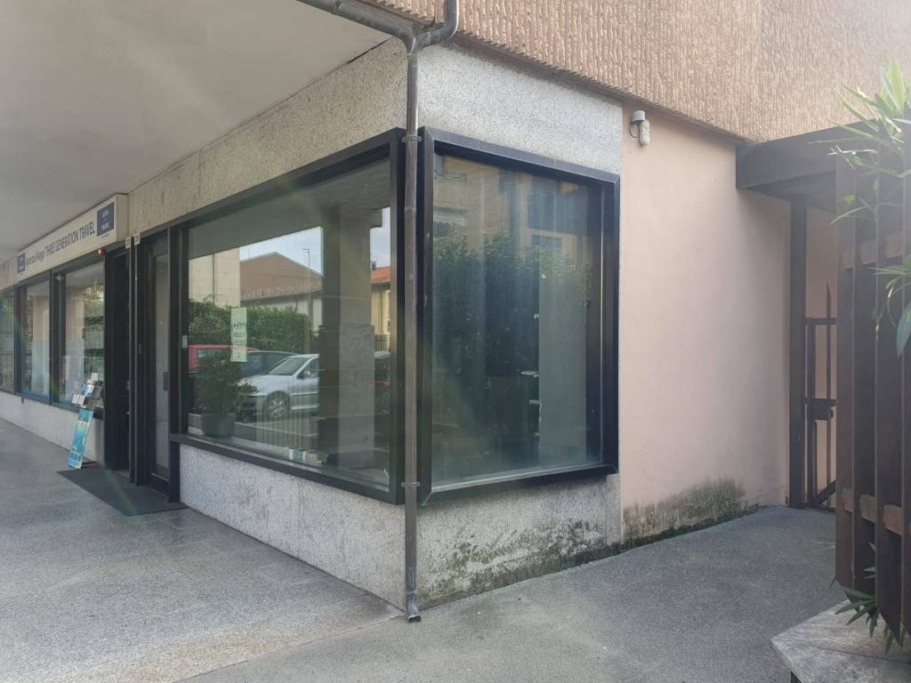 negozio in affitto a Parabiago