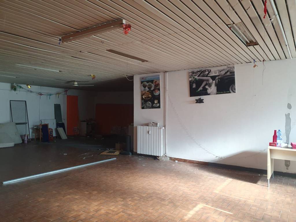 locale commerciale in affitto a Parabiago
