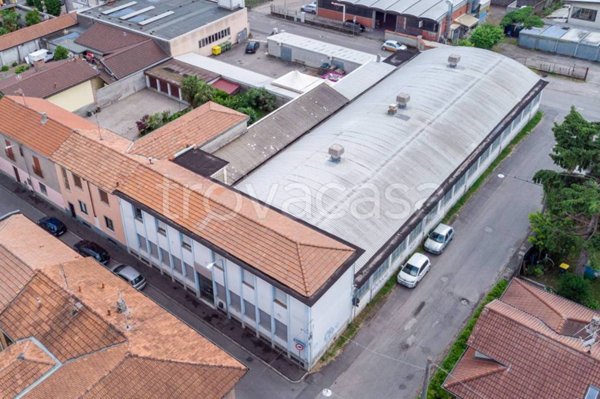 locale commerciale in affitto a Parabiago