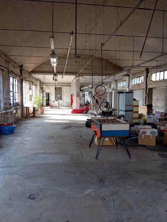 locale commerciale in affitto a Parabiago
