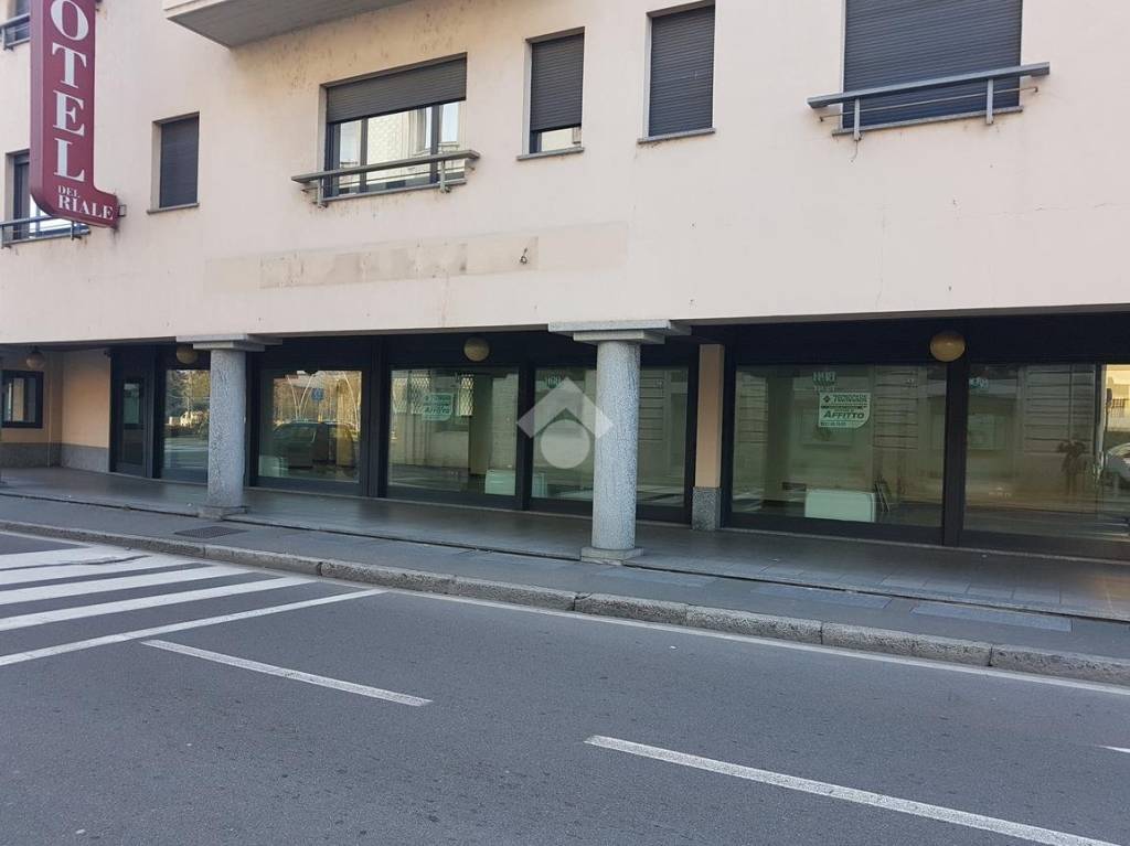 negozio in affitto a Parabiago