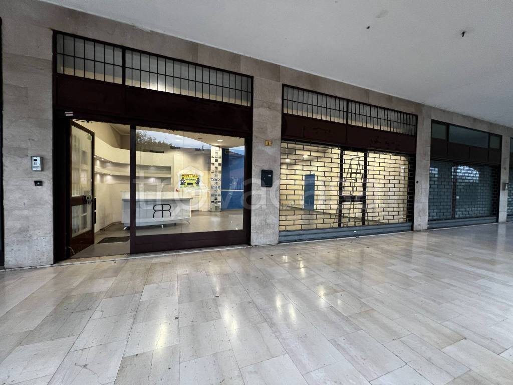 negozio in affitto a Parabiago