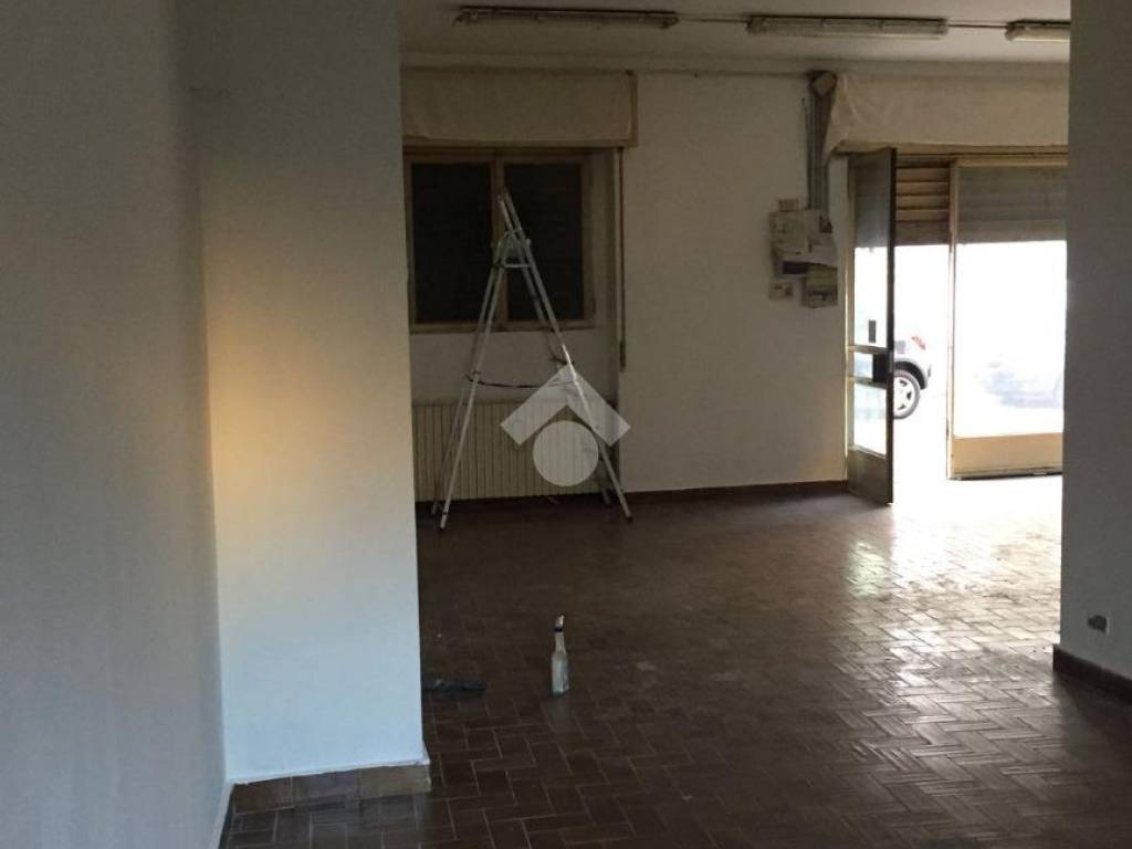 negozio in affitto a Parabiago