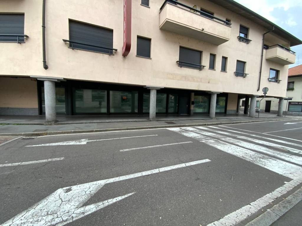 negozio in affitto a Parabiago