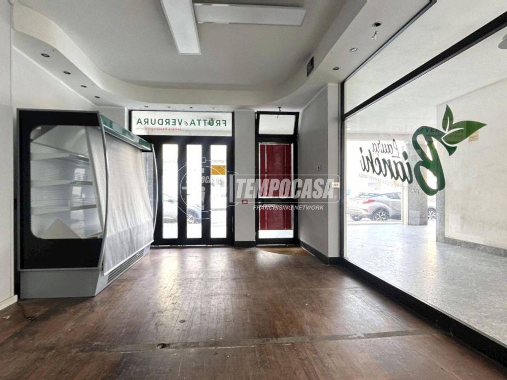 negozio in affitto a Parabiago