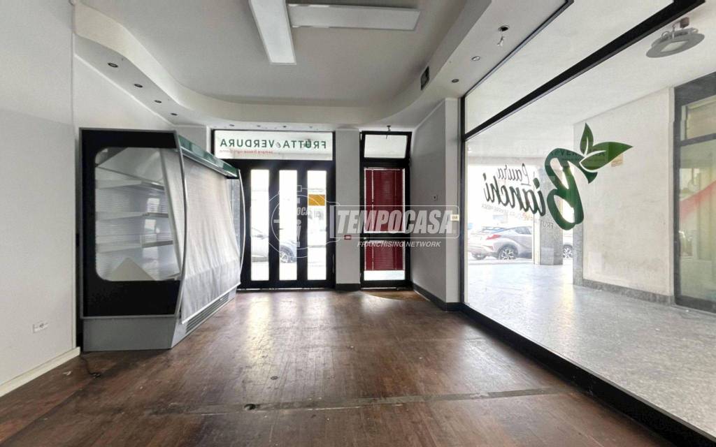 negozio in affitto a Parabiago