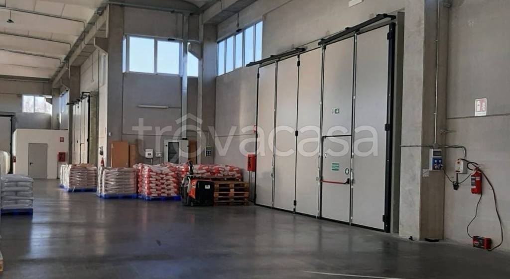 locale commerciale in affitto a Parabiago