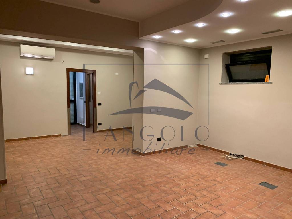 negozio in affitto a Parabiago