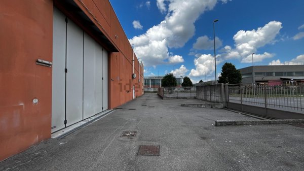 capannone in affitto a Parabiago