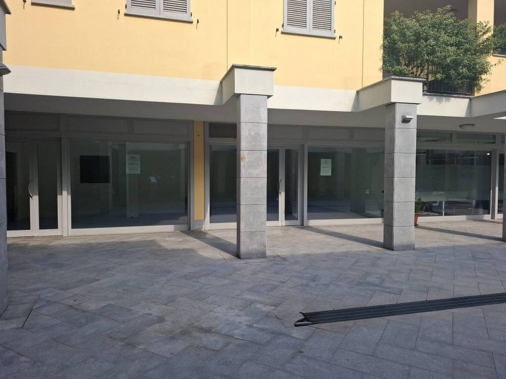 negozio in affitto a Parabiago