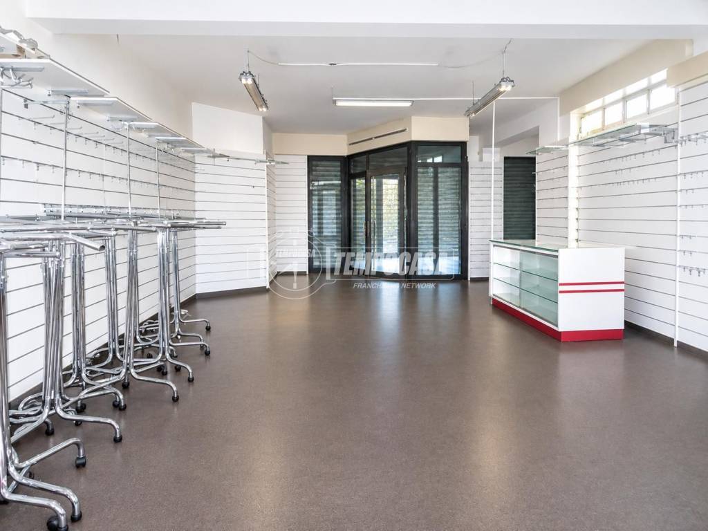 negozio in affitto a Parabiago