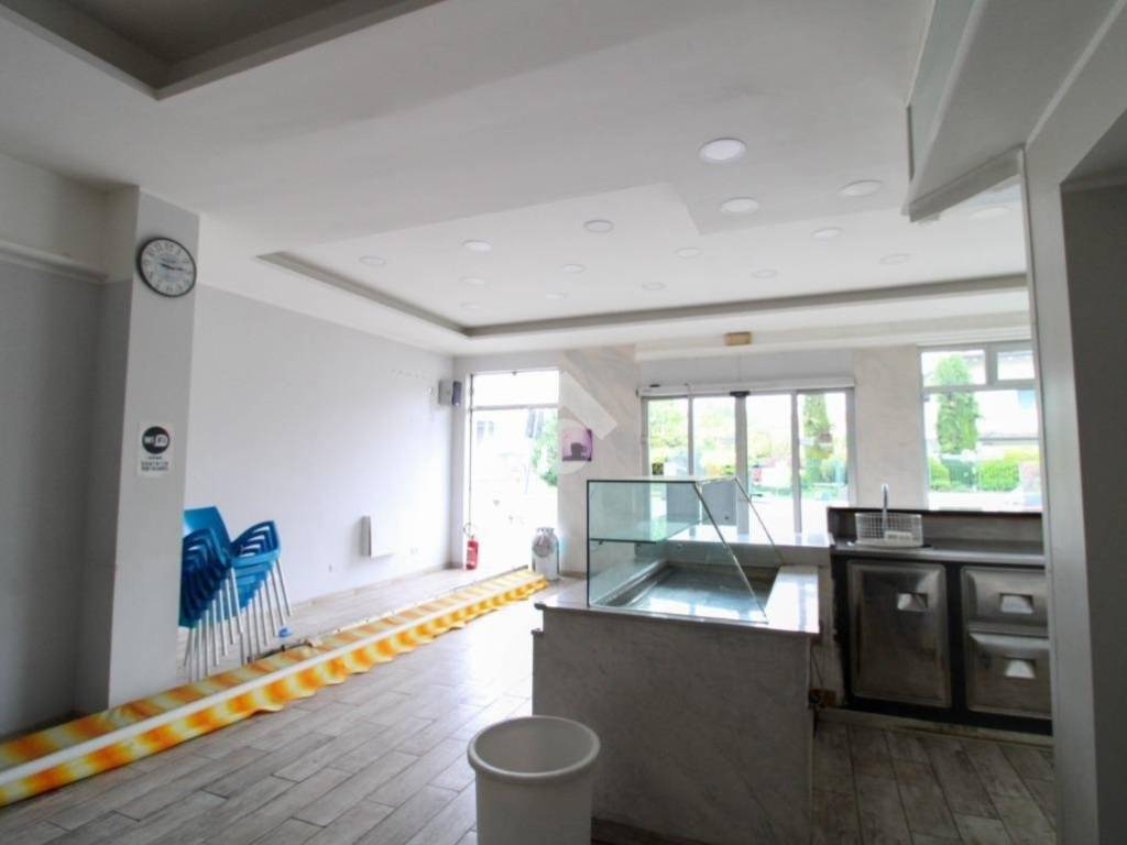 negozio in affitto a Paullo in zona Paullo Centro