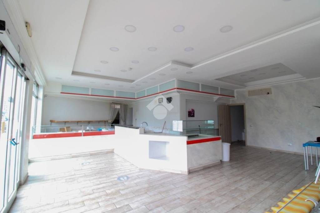 negozio in affitto a Paullo in zona Paullo Centro