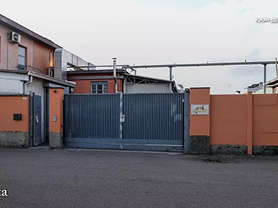 locale di sgombero in affitto a Pero