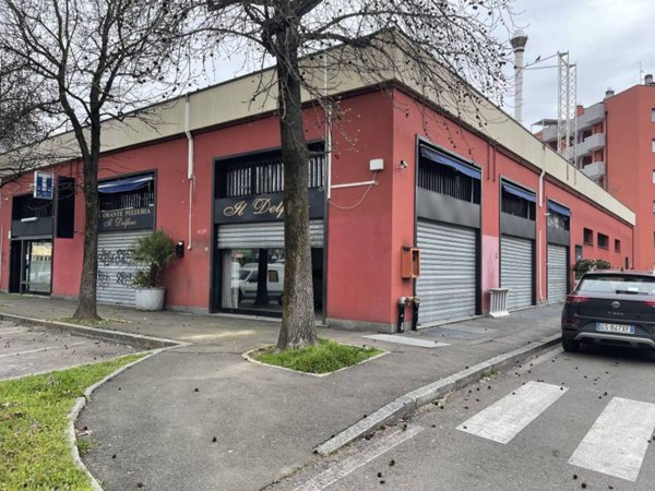 negozio in affitto a Pero