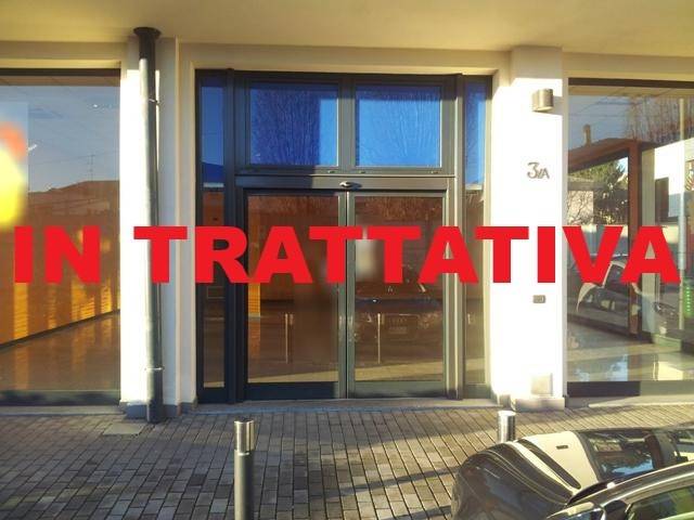 negozio in affitto a Pero