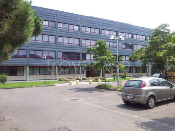 ufficio in affitto a Pero
