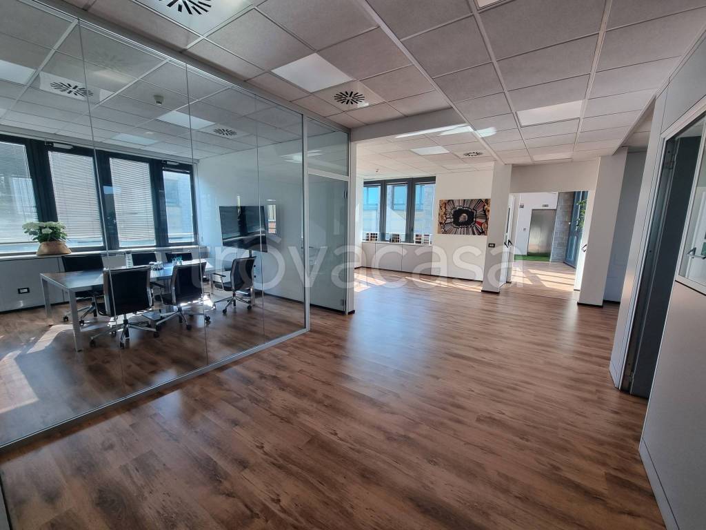 ufficio in affitto a Pero