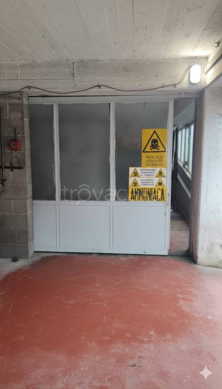 locale commerciale in affitto a Pero