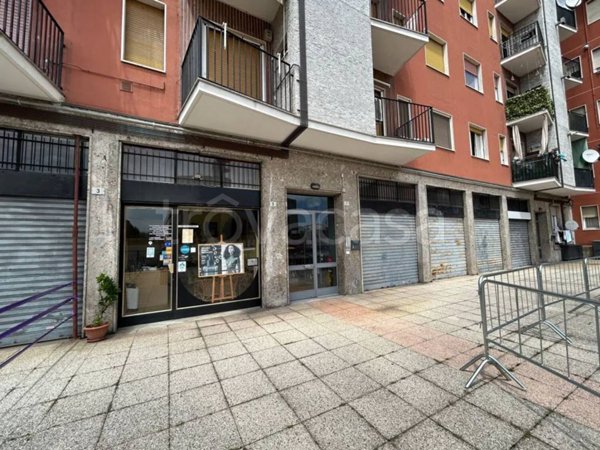 negozio in affitto a Pero