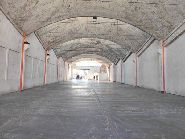 locale commerciale in affitto a Pero