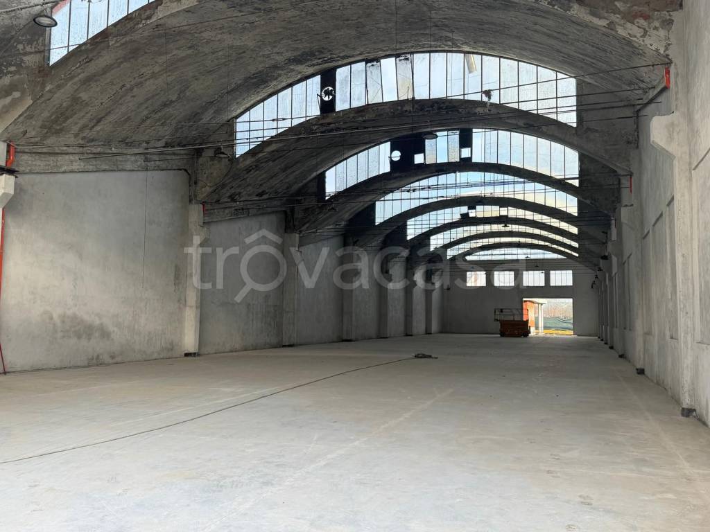 locale commerciale in affitto a Pero