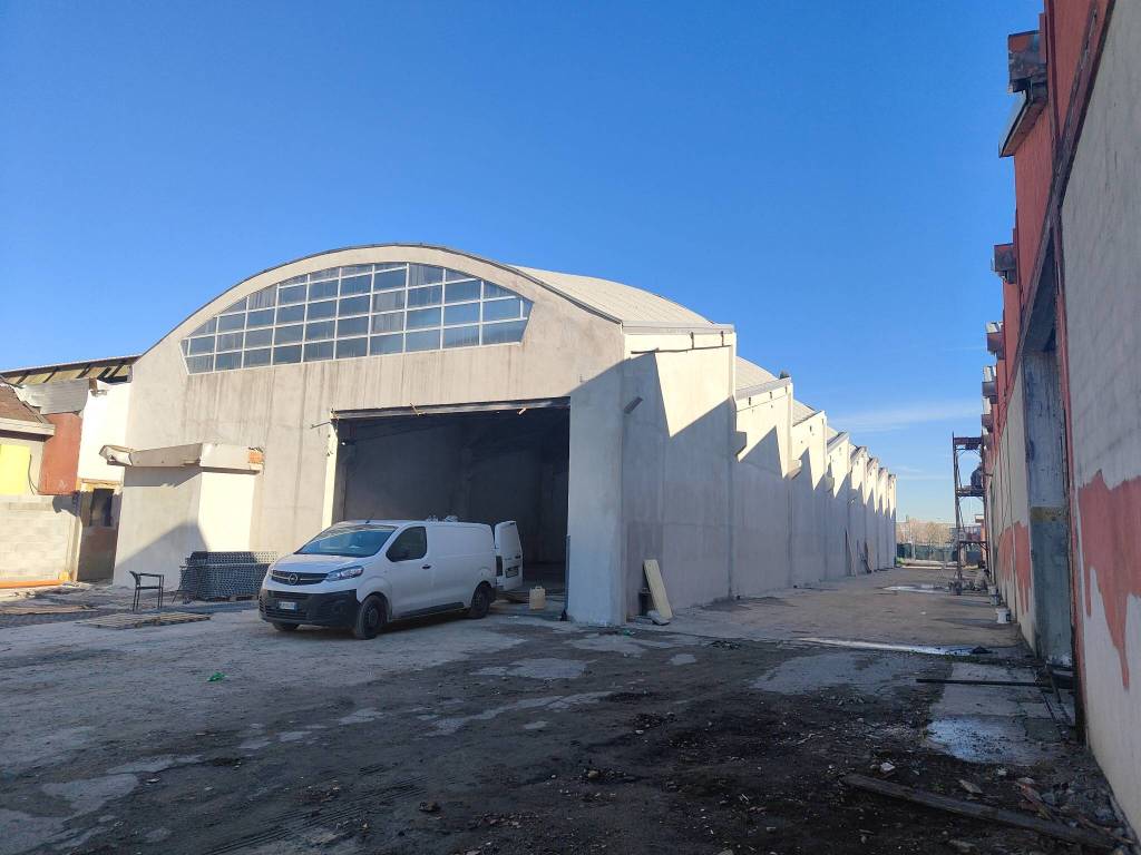 locale commerciale in affitto a Pero