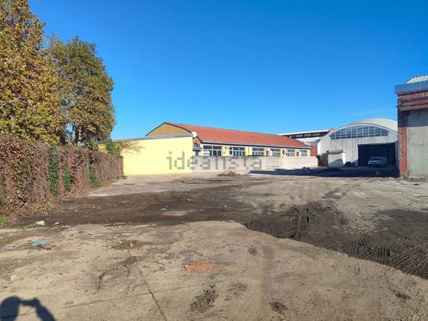 capannone in affitto a Pero