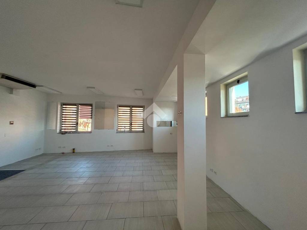 ufficio in affitto a Pero