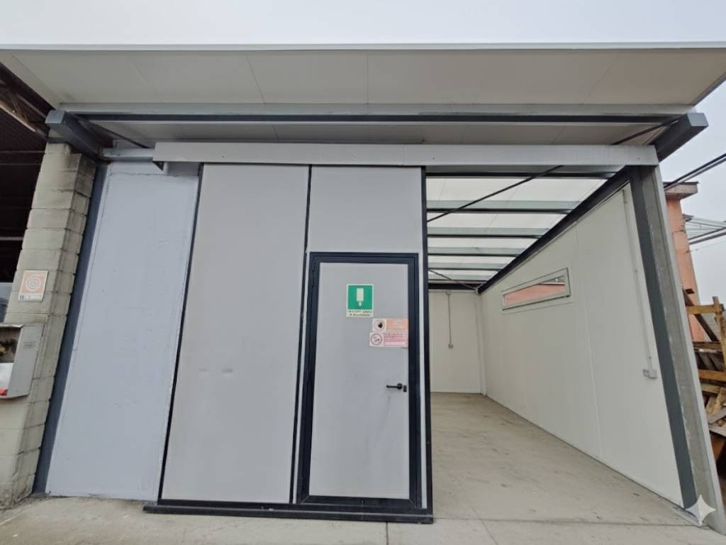 locale commerciale in affitto a Pero