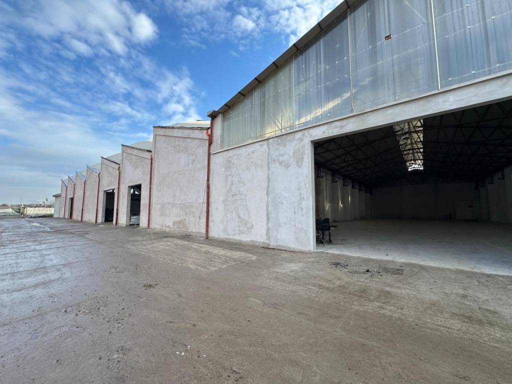 locale commerciale in affitto a Pero