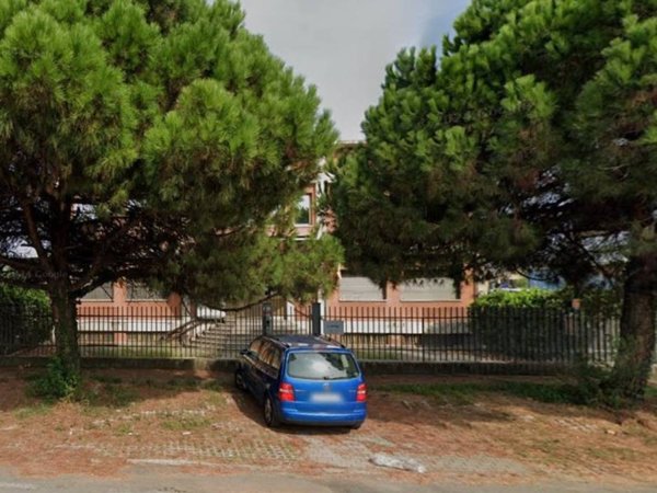 locale commerciale in affitto a Pero