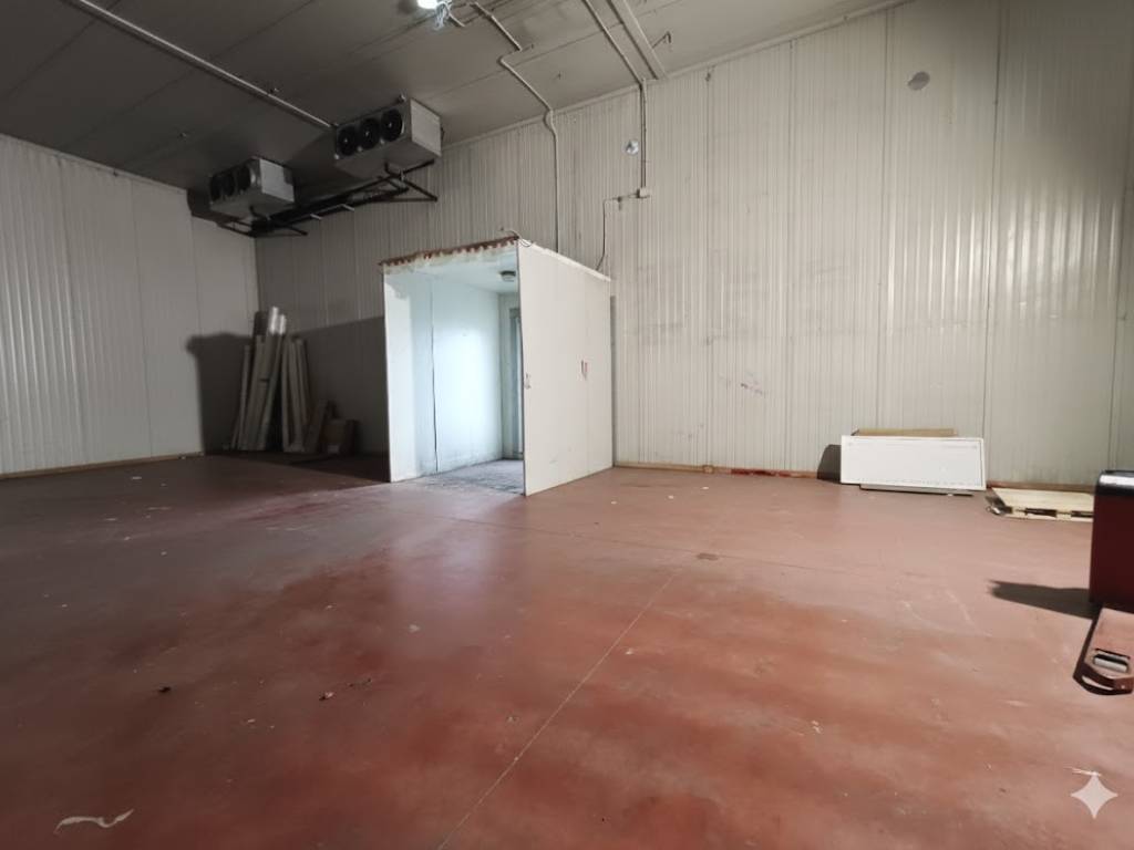 locale commerciale in affitto a Pero