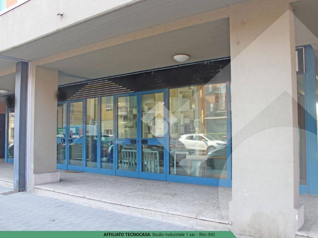 negozio in affitto a Pero
