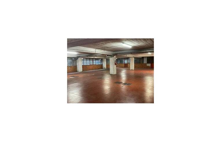 locale commerciale in affitto a Pero