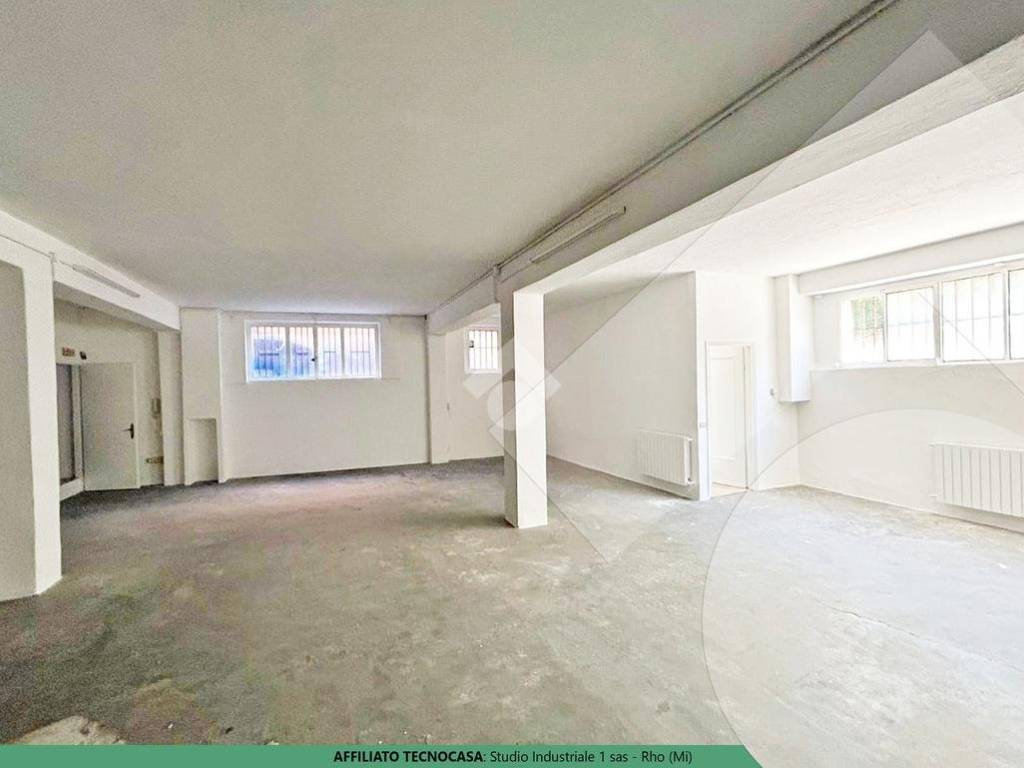 locale commerciale in affitto a Pero