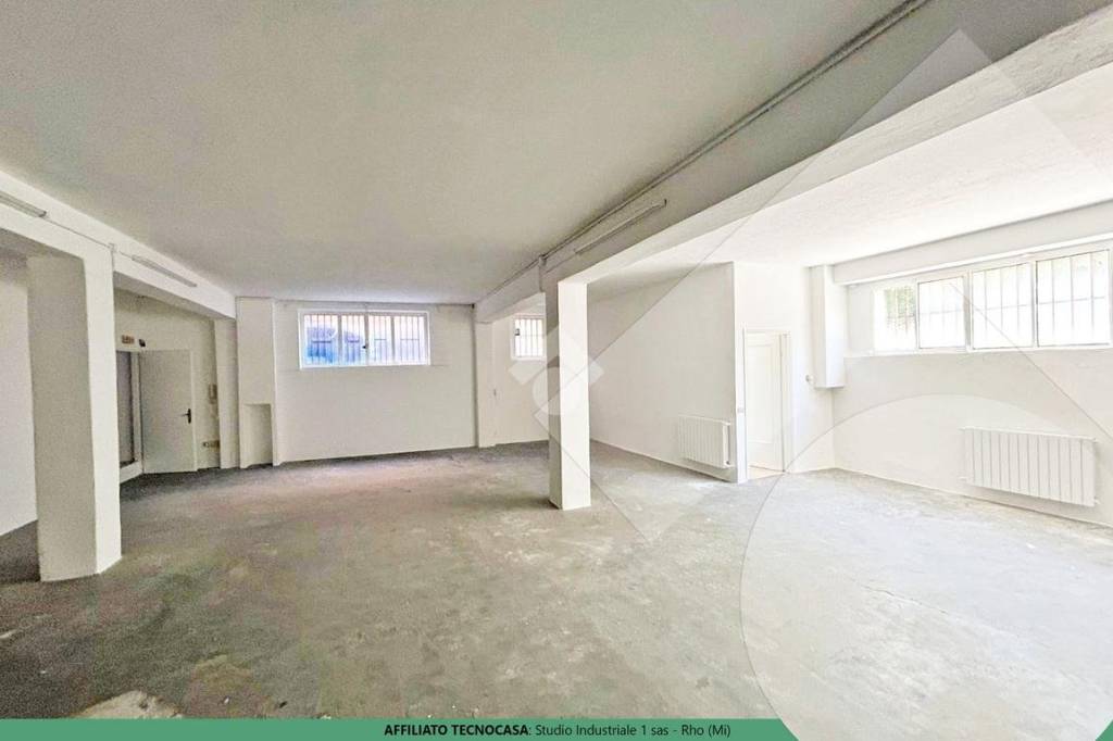 locale commerciale in affitto a Pero