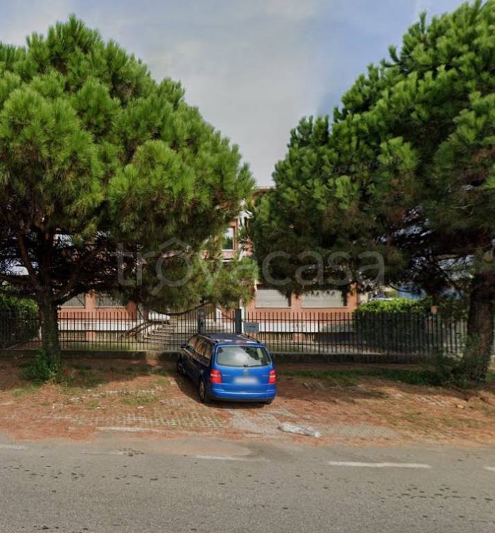 locale commerciale in affitto a Pero