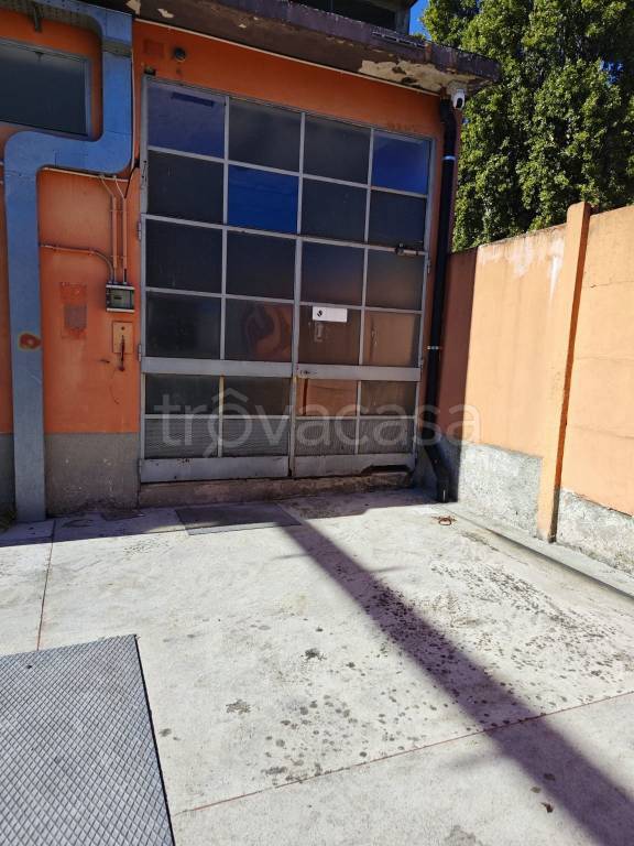 locale commerciale in affitto a Pero